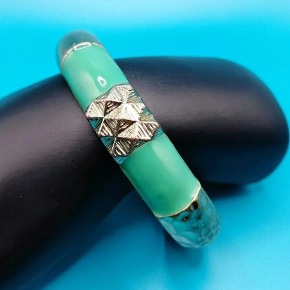 Unbranded Jewelry - Vintage Teal Green and gold tone rhinestone accents oval cuff bangle bracelet